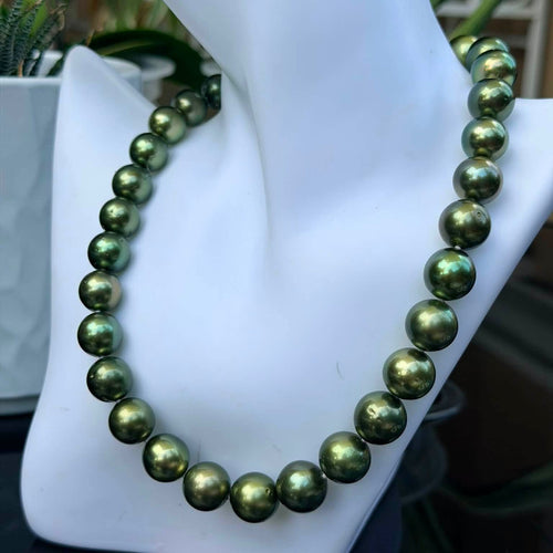 12–14mm Pistachio Green South Sea Pearl Choker Necklace