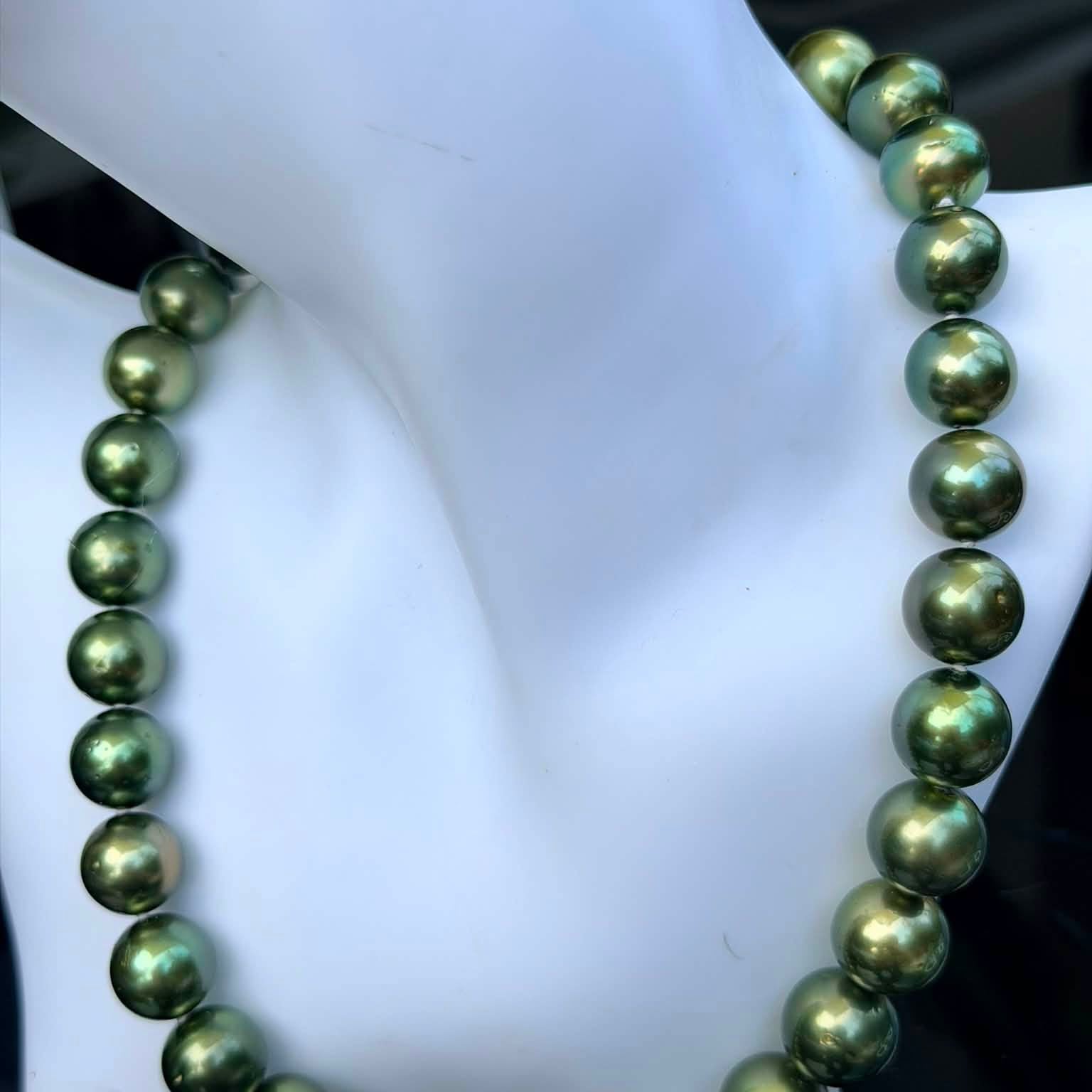 12–14mm Pistachio Green South Sea Pearl Choker Necklace