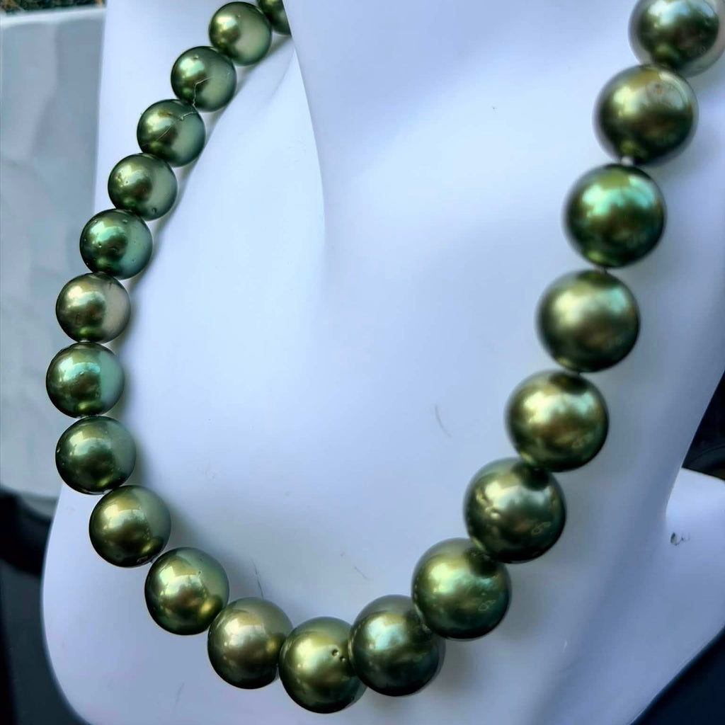 12–14mm Pistachio Green South Sea Pearl Choker Necklace